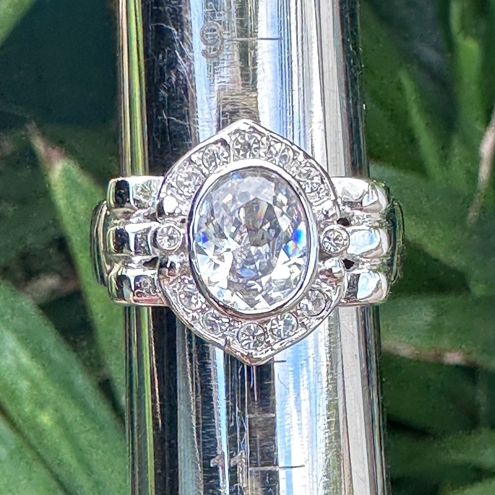Swarovski Elements Oval Halo Ribbed Band Silver Tone Statement Ring 10